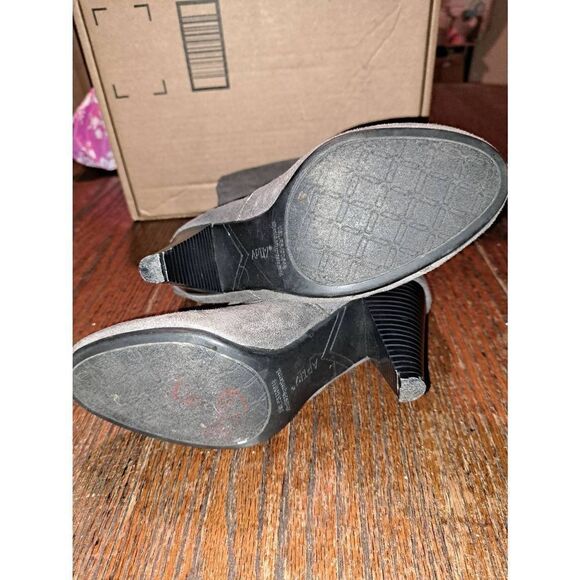 7M Apt 9 Ophelia Grey Stacked Heel Side Zip High Heel Dress Casual Boots - Picture 9 of 9